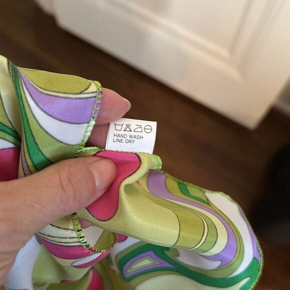 Vintage retro look green, purple, pink & white swirl print long polyester scarf - Picture 5 of 6